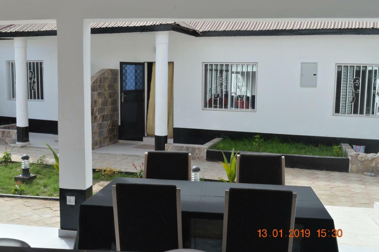Sukuta Nema Guest House Banjul Kültér fotó